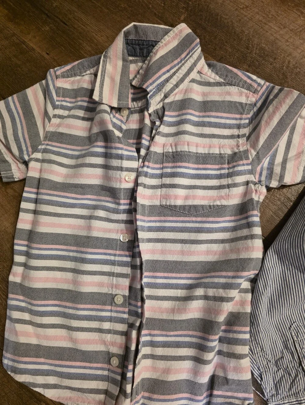Boys Lot Of 2 Striped Button-Up Shirts  Pink, Gray & White And Blue & Wh Size 5t